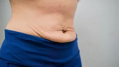 Ein flacher Bauch beginnt von innen: Ein Trainer nennt drei Übungen gegen Bauchfalten