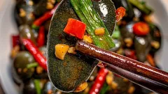 Das seltsamste Gericht der Welt: Warum essen Menschen in China frittierte Steine?